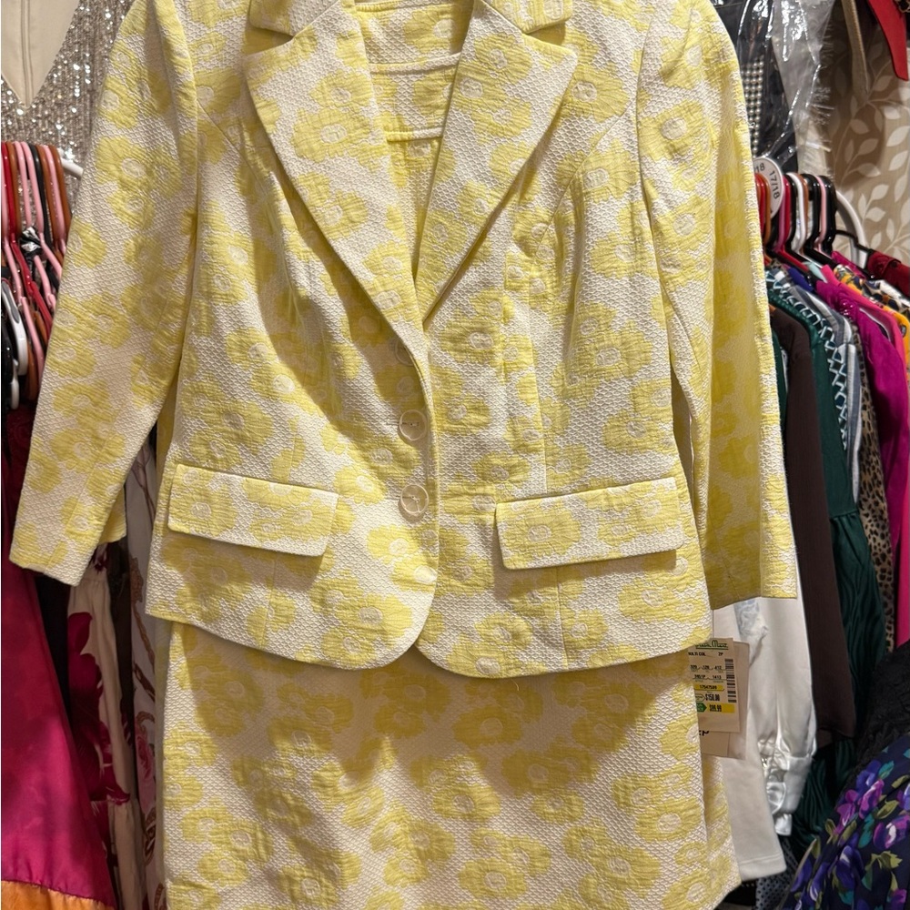 Set of 3 peck & PeckYellow Floral Textured Blazer & dress Suit and 3/4 pants